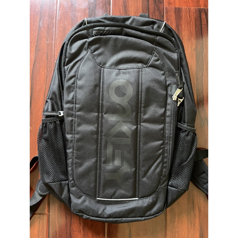 Oakley Enduro 3.0 20L Men's Backpack Blackout Black  BRAND NEW W/ TAGS - Picture 5 of 10
